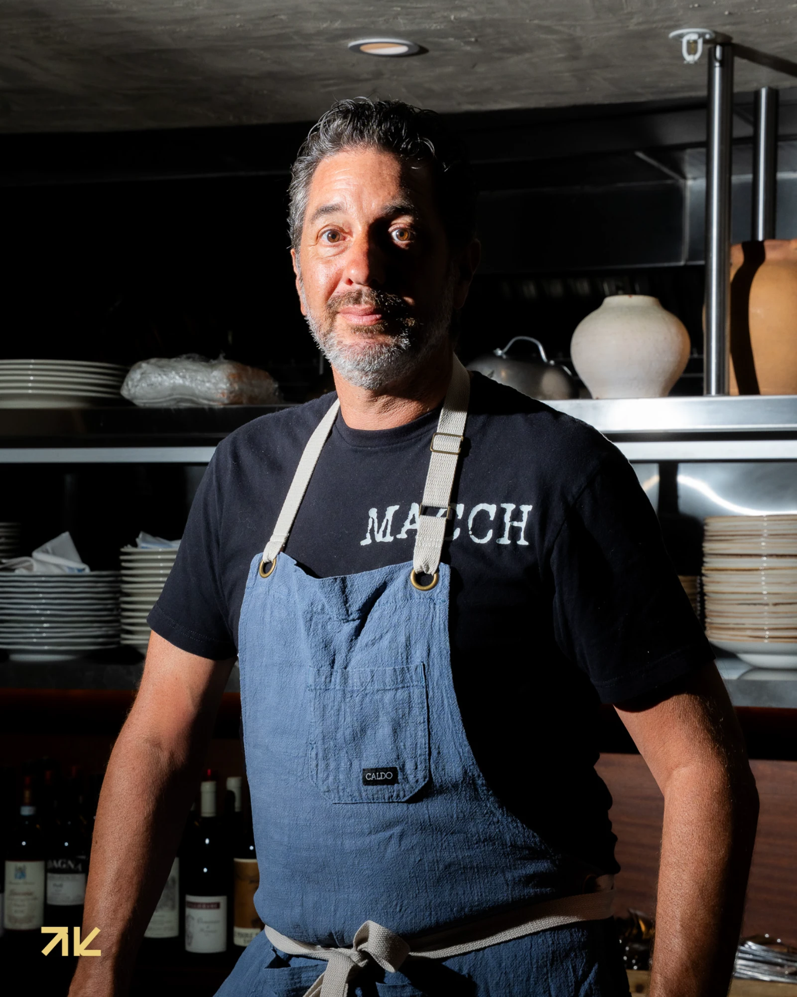 Retrato del Chef Michael Pirolo en la cocina de Macchialina